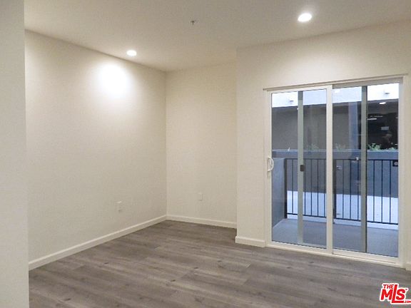 5th image of 1019 S Catalina St #315
