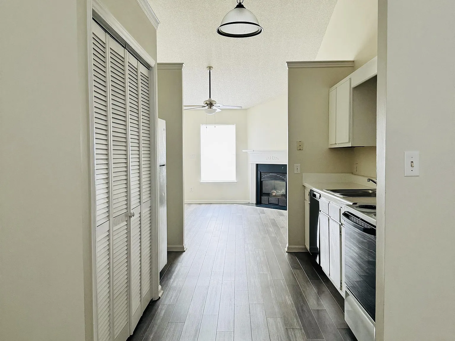 2607 Bluff View Drive - B — Photo 4