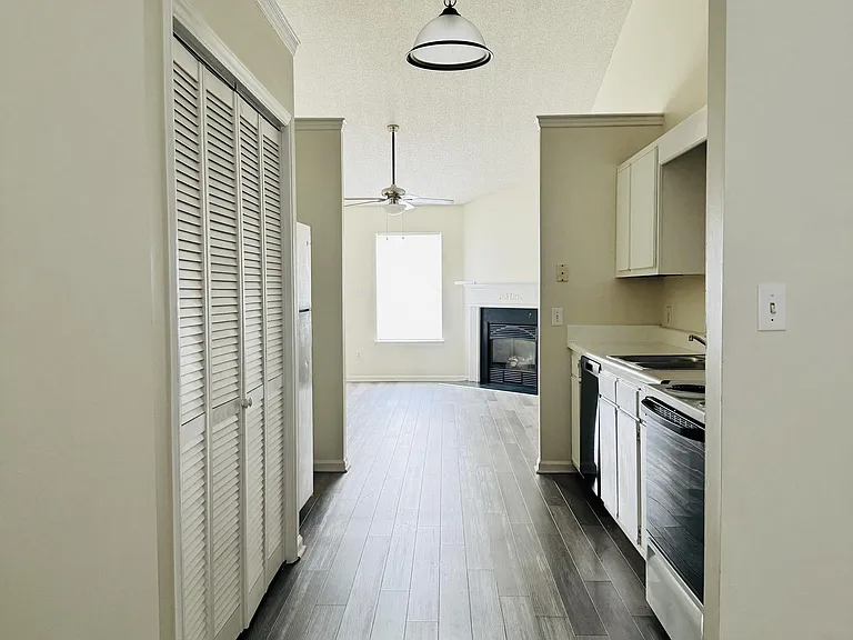 2607 Bluff View Dr #B — Photo 4
