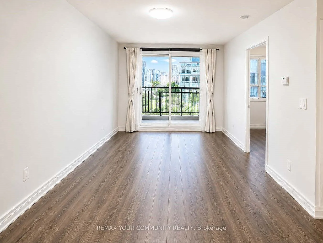 Thornhill Towers — Photo 2