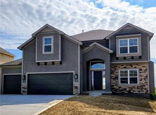 8931 N Poplar Ave, Kansas City, MO 64156