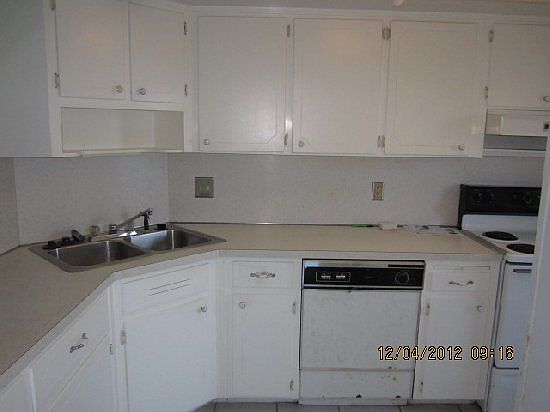 5th image of 1000 SW 12th St APT 104