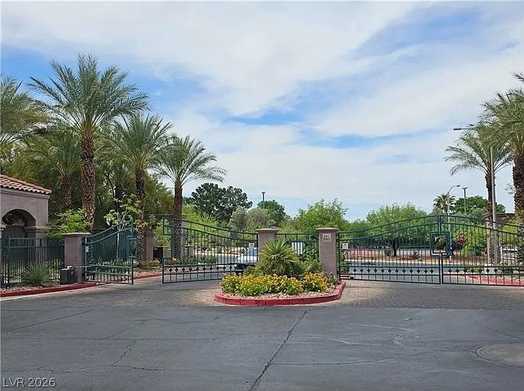 285 Spring Palms St — Photo 32