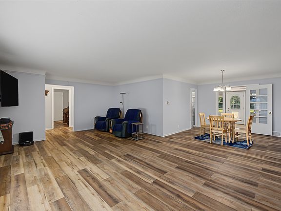 3rd image of 804 17th St