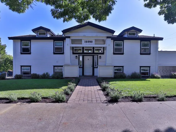 16990 John Telfer Dr, Morgan Hill, CA 95037