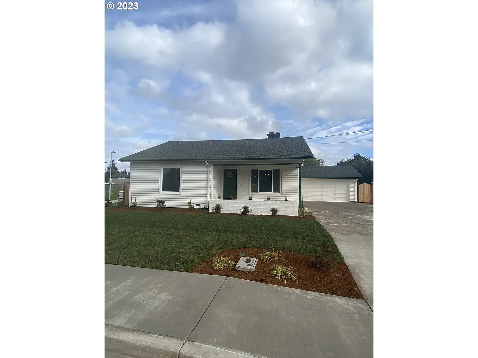 3915 Scenic Dr photo 1