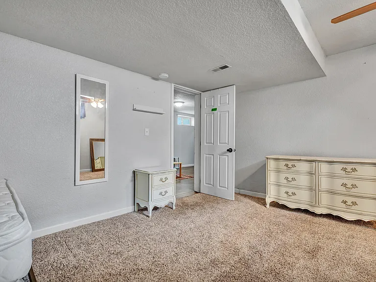 320 E Uintah St — Photo 26
