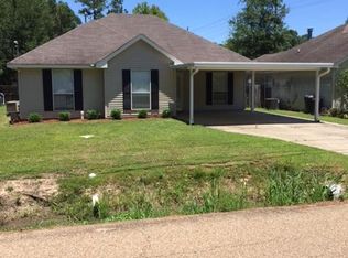 613 Chevreuil St, Mandeville, LA 70448