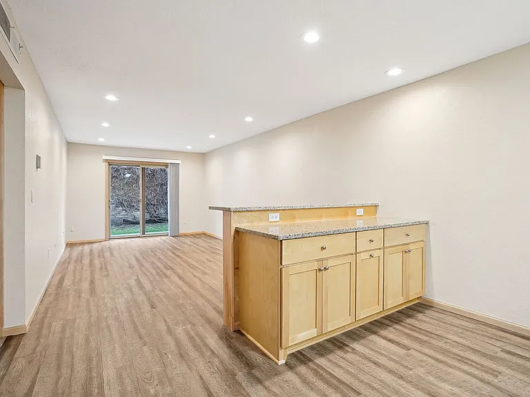 Larpenteur Estates Apartments — Photo 20