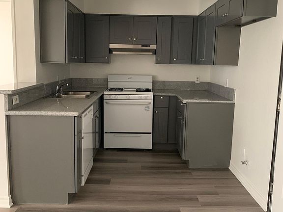 4th image of 827 S Berendo St