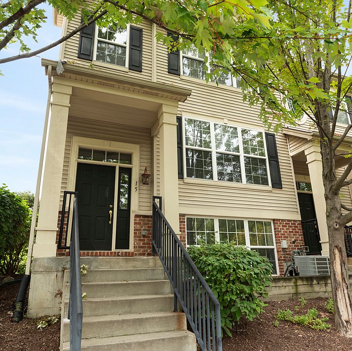 1st image of 15 Melrose Ct #15