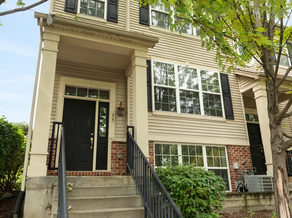 15 Melrose Ct #15, South Elgin, IL 60177