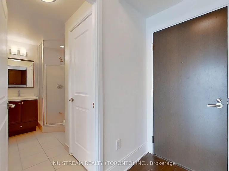 560 Front St W #829 — Photo 8