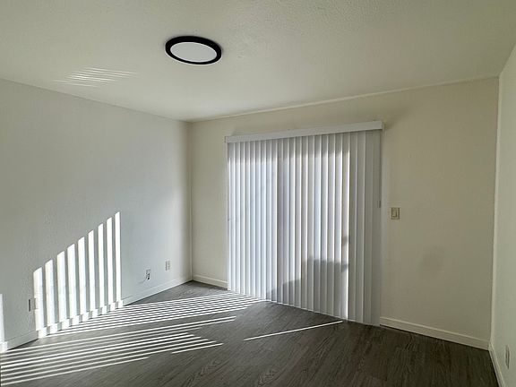 5th image of 22947 Sutro St #2