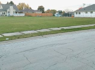 1815 N Center St, Crest Hill, IL 60403