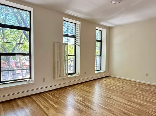 474 Myrtle Avenue image 1 of 5