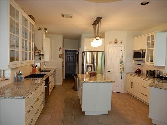 4th image of 3247 Overby Park Ln