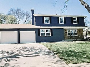 1110 Surrey Rd, Papillion, NE 68046