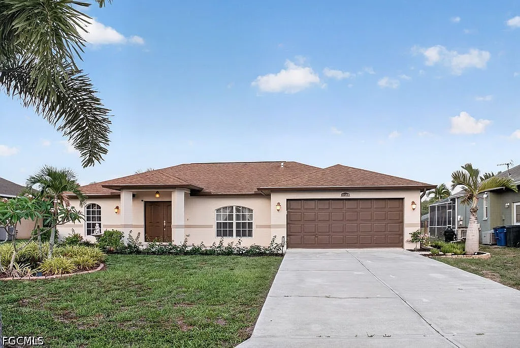 3 bed, 2.0 bath, 1759 sqft, $3,200 — Photo 1