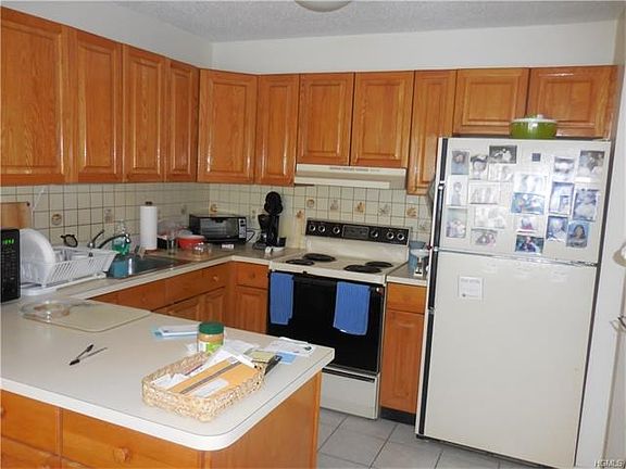 5th image of 402 Woodsbrook Dr