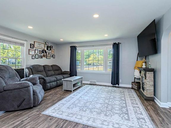 4th image of 519 KAMKE STREET