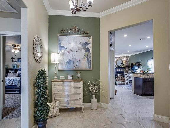 4th image of 2812 S Lillis Ln