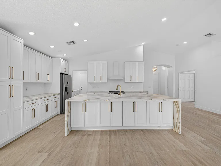 11728 Dove Hollow Ave — Photo 10