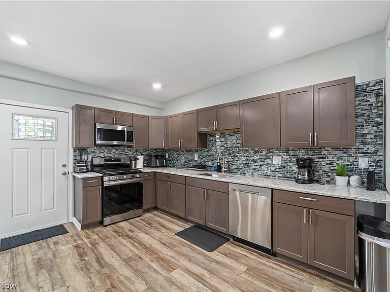 3251 Marvin Ave — Photo 9