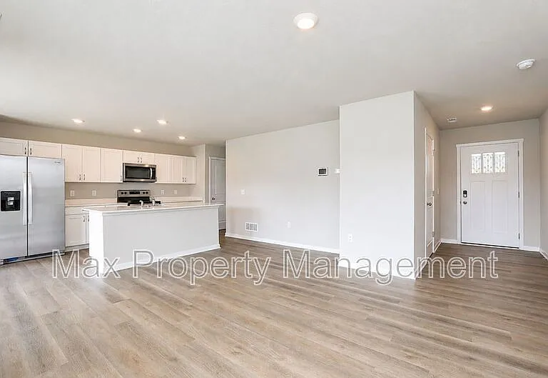 4173 Easton St — Photo 4
