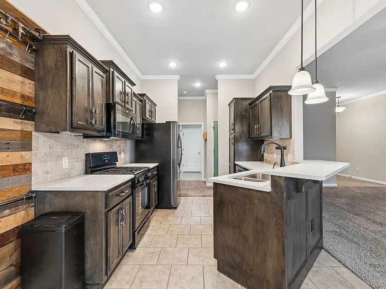 1751 Lexington Ct — Photo 13