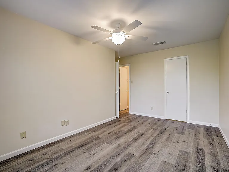 Rockwood Apartments — Photo 41
