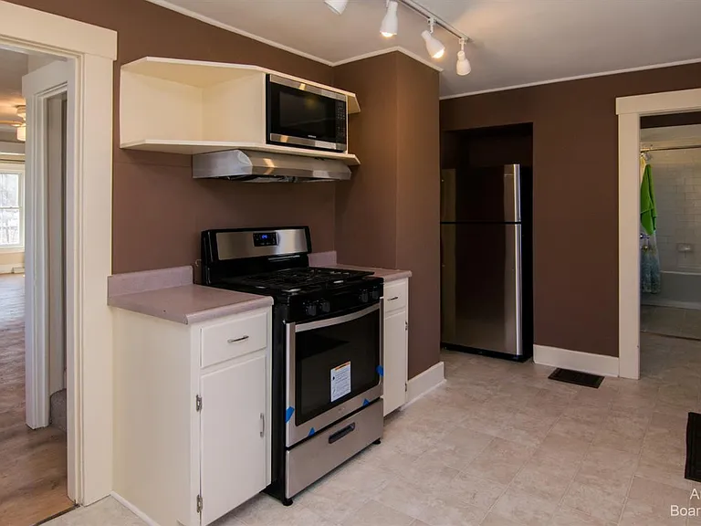 5071 Plymouth Rd — Photo 16