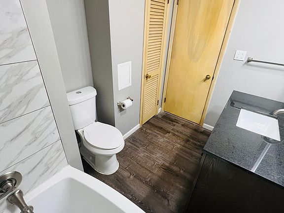 3rd image of 2239 Carabel Ave
