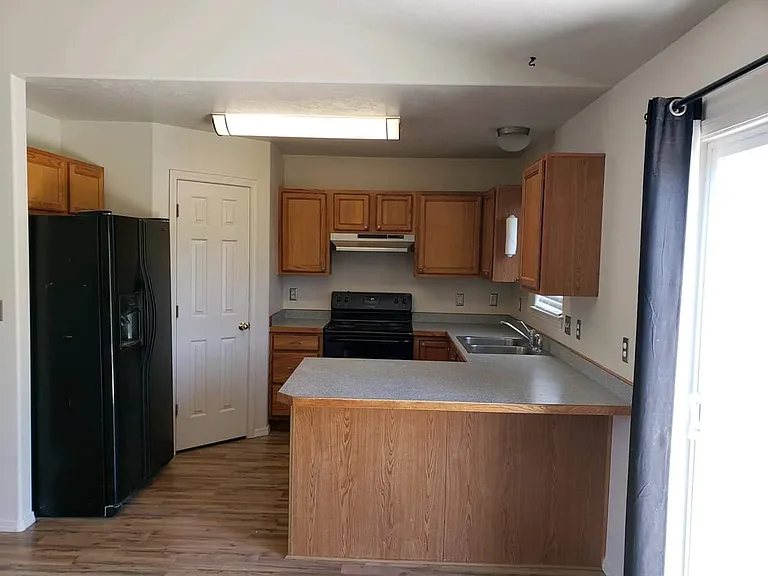 1455 Sommer St — Photo 14