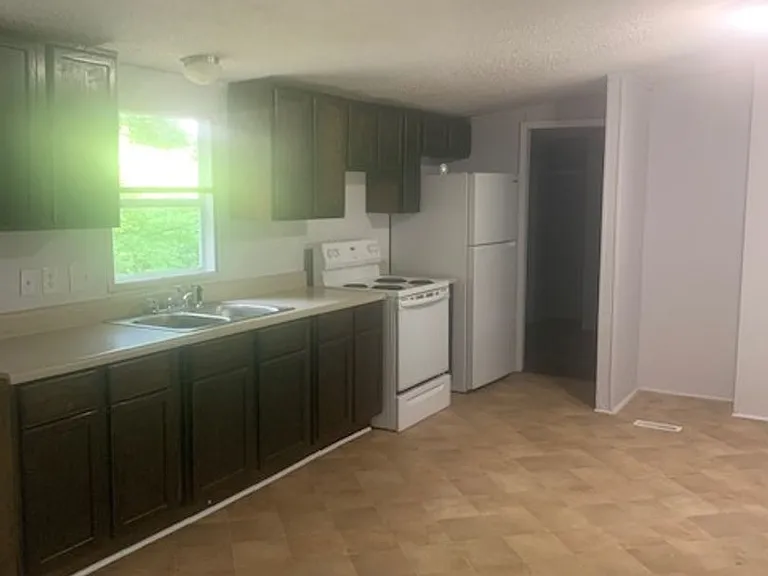 612 Broad St — Photo 2