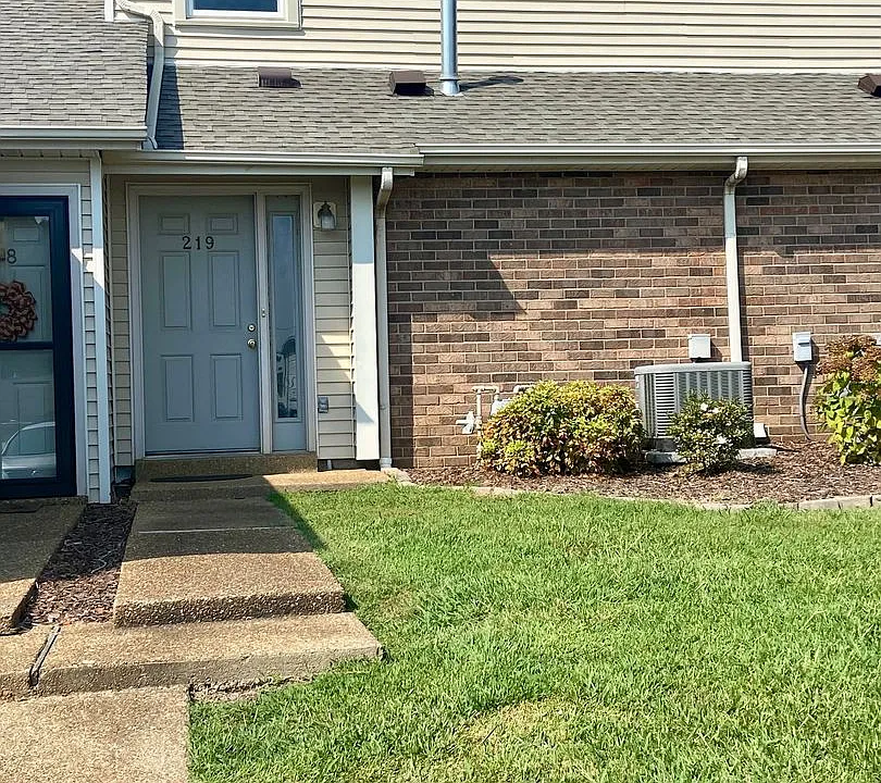 219 Village Cir W