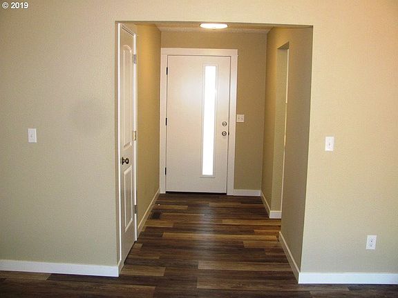 4th image of 4918 NE 39th Ave