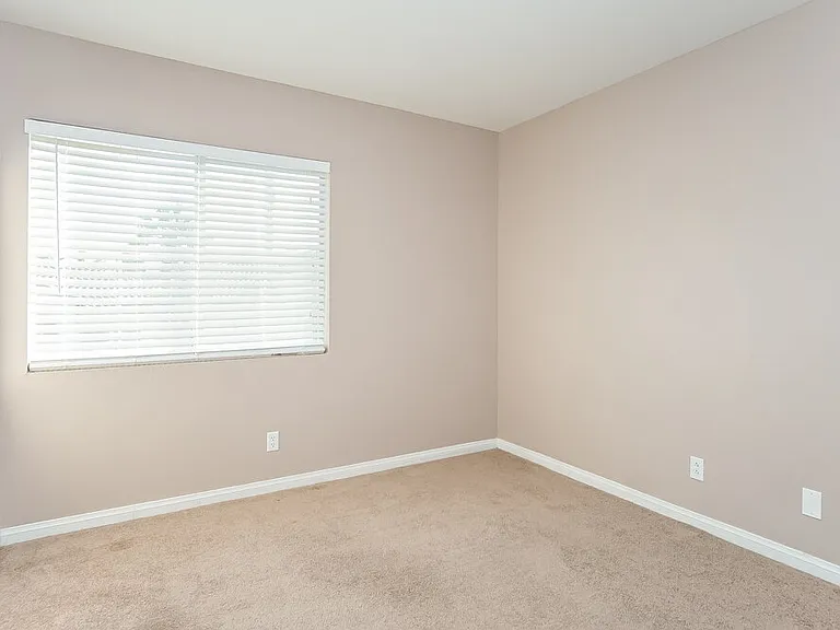 271 Bluefield Ln — Photo 16