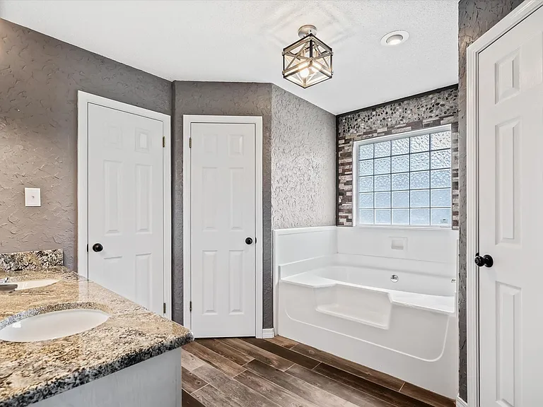 3709 Seleste Dr — Photo 12