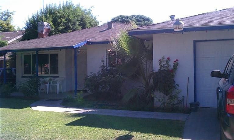 1st image of 208 N Peach Ave