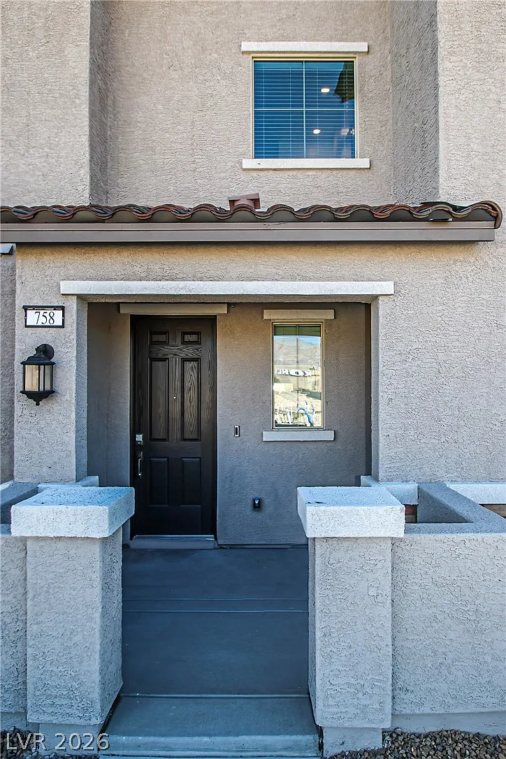 3 bed, 2.5 bath, 1827 sqft, $1,835 — Photo 2