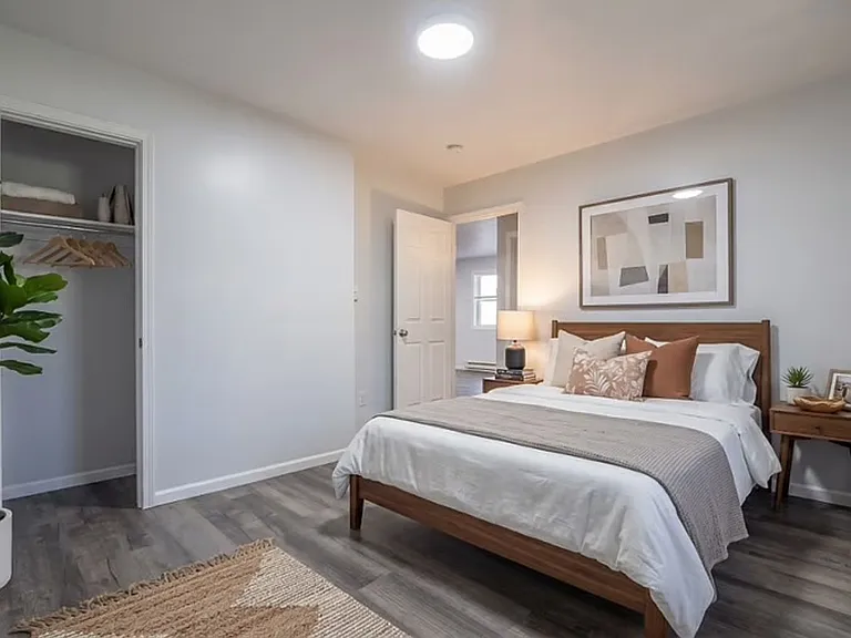 1104 N Walnut St — Photo 6
