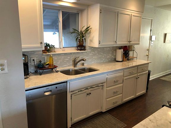 3rd image of 5222 Locust Ave