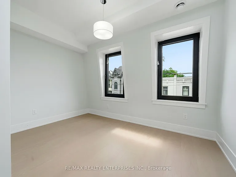 21 Belmont St S #2 — Photo 9