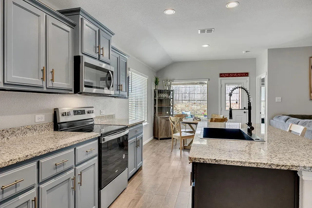 4 bed, 1786 sqft, $2,275 — Photo 4