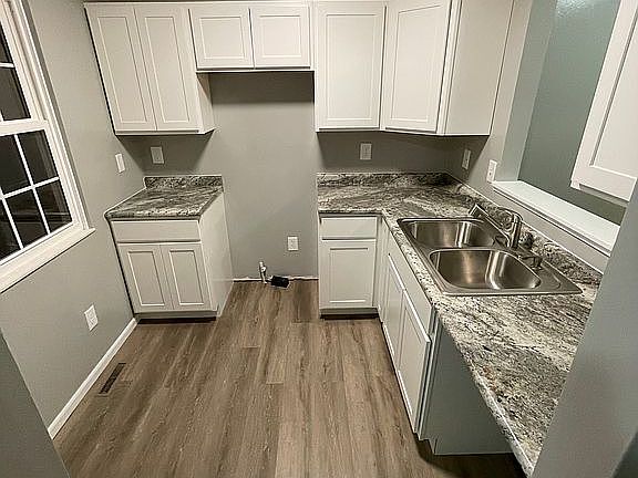 5th image of 1662 Blackhorse Ln
