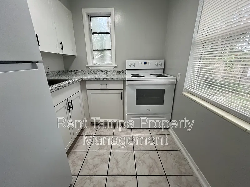 2 bed, 1.0 bath, 600 sqft, $1,350 — Photo 3