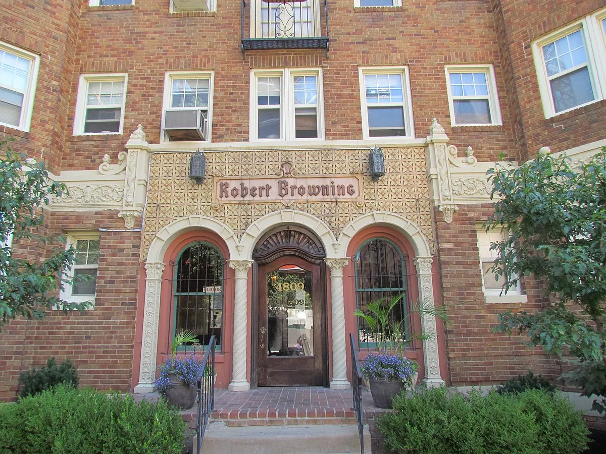Building Photo - THE ROBERT BROWNING