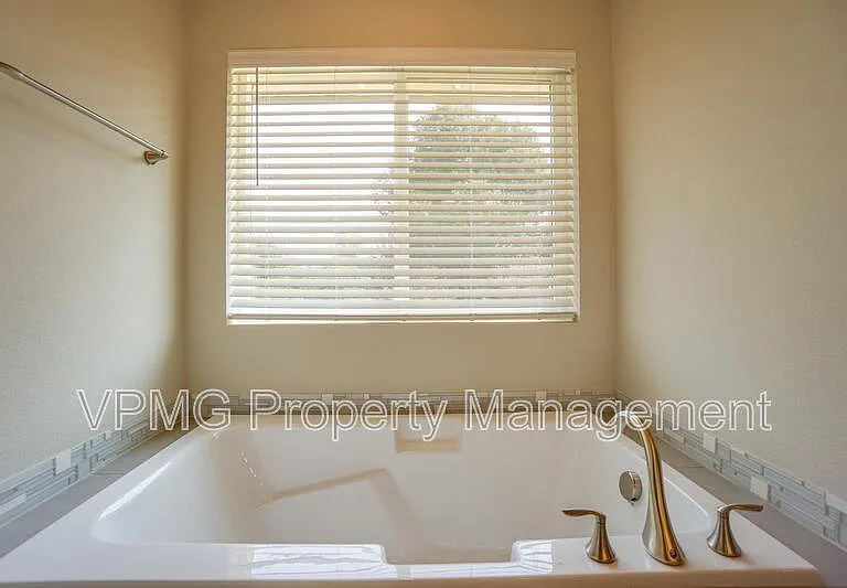 11603 NE 138th Ave — Photo 32