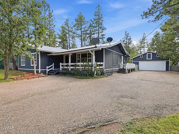 3rd image of 861 W Navajo Ln